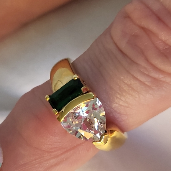 Fifth Avenue Collection Diamond CZ and Emerald Coloured Swavorski Crystal Ring - Picture 5 of 8